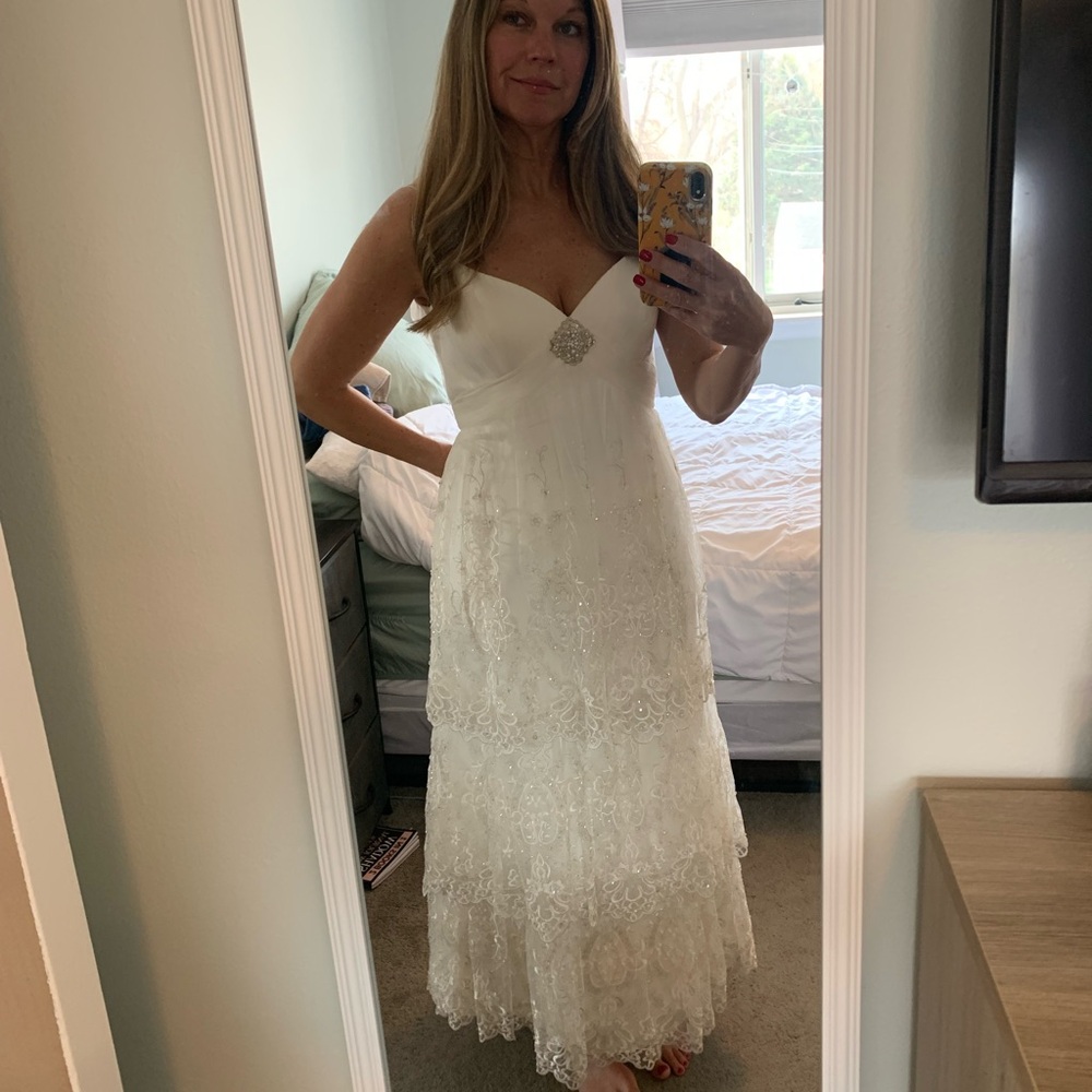 Elegant White Lace Women’s Dress can be altered to fit sizes 6,8,10